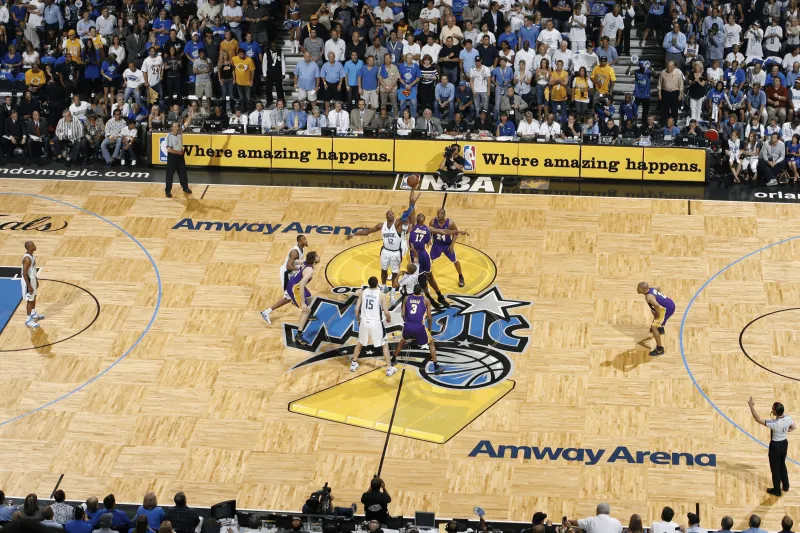 必一体育官网-怀旧经典！NBA官方分享2005年-2009年总决赛金杯LOGO地板